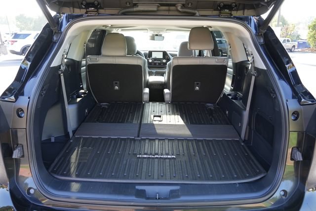 Used 2023 Toyota Highlander XLE FWD image 12
