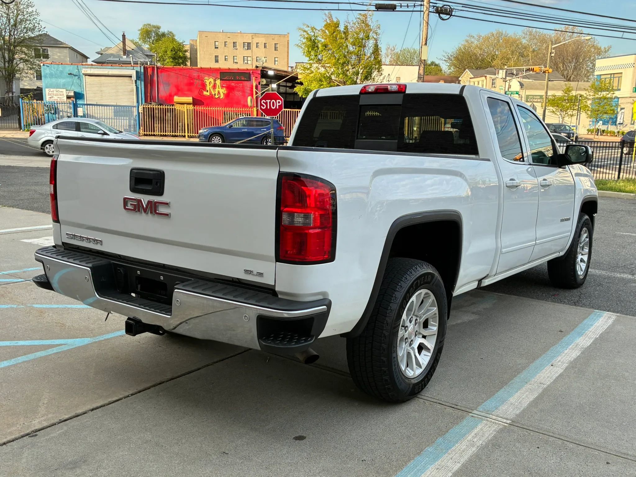 Used 2018 GMC Sierra 1500 SLE w/ SLE Value Package AWD/4WD image 6