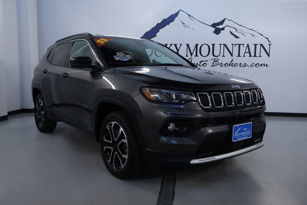 Used 2023 Jeep Compass Limited image 1