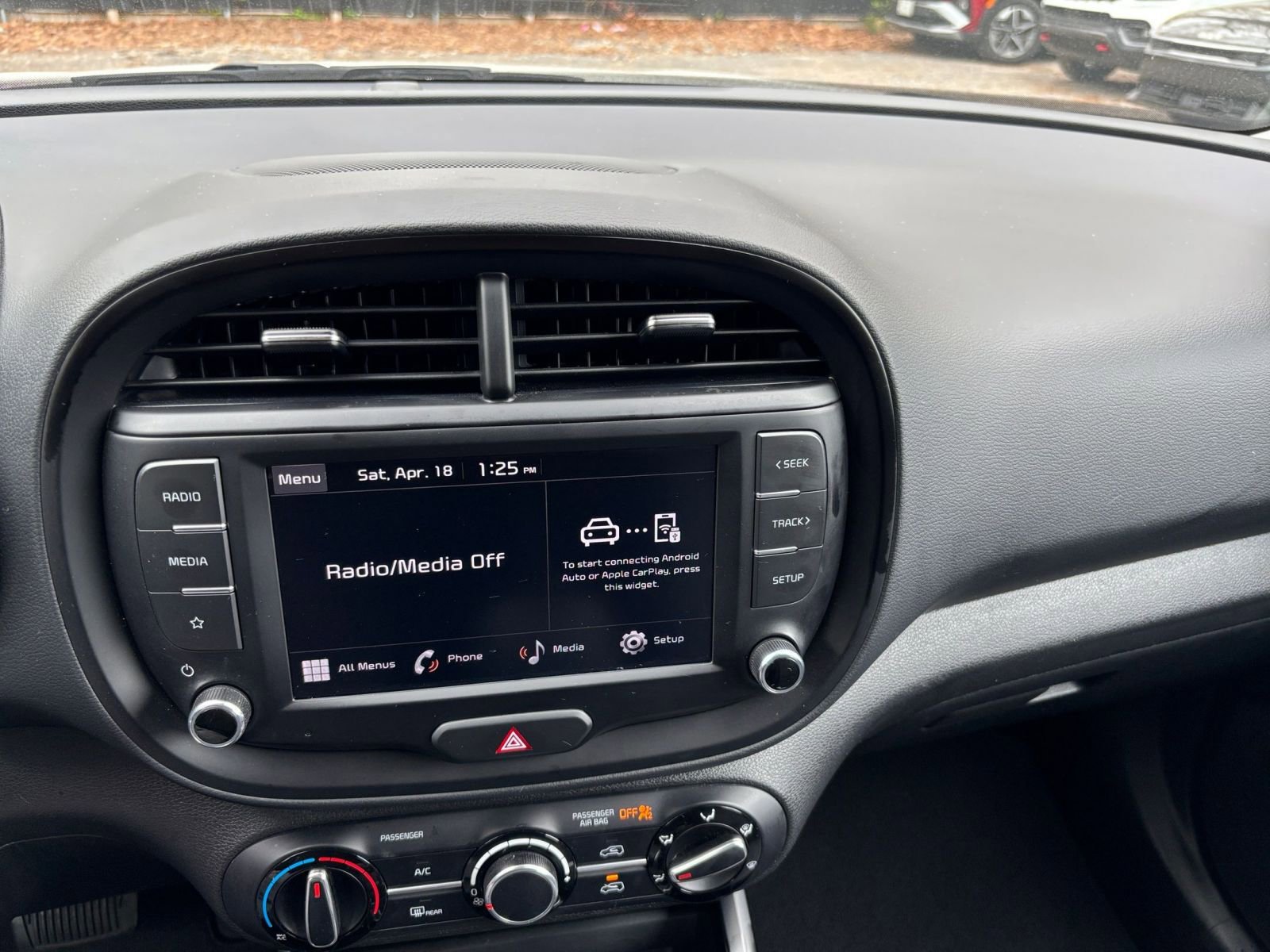 Used 2025 Kia Soul LX w/ LX Technology Package FWD image 17