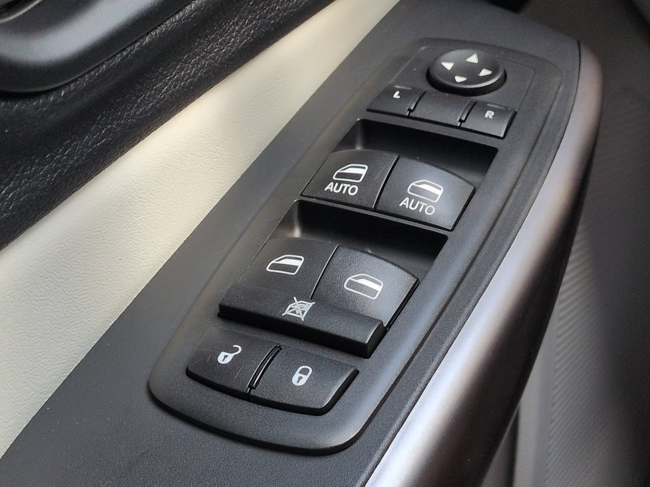 Used 2021 Jeep Cherokee Latitude Lux FWD image 21