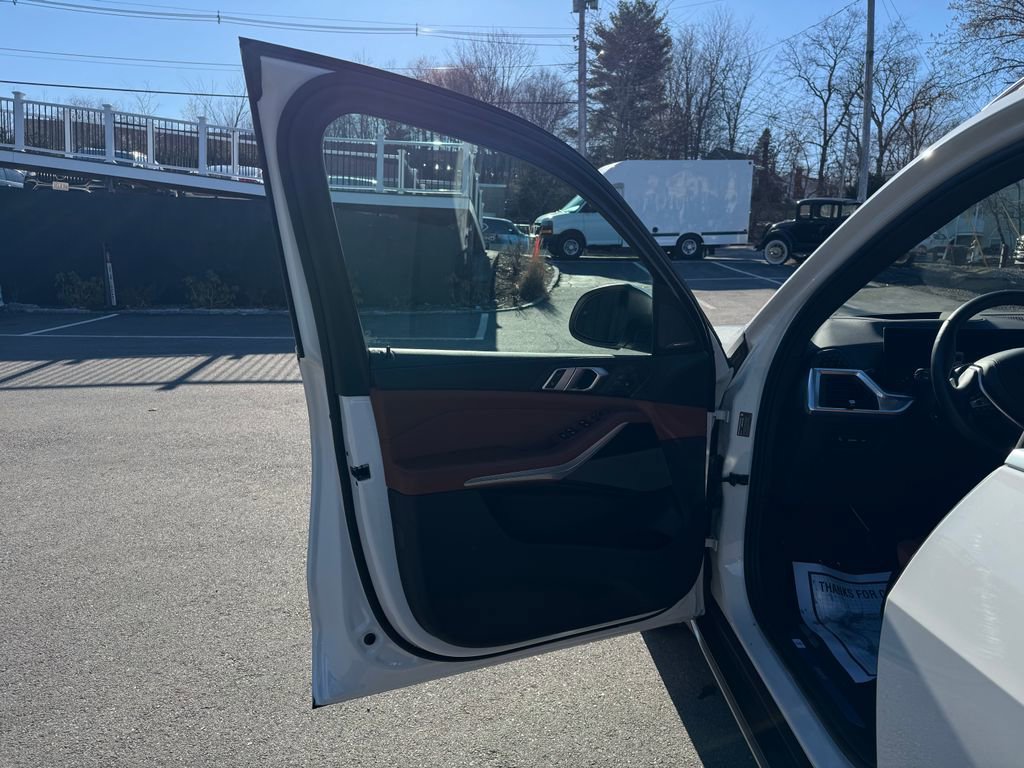 Used 2024 BMW X5 xDrive40i w/ Premium Package image 18