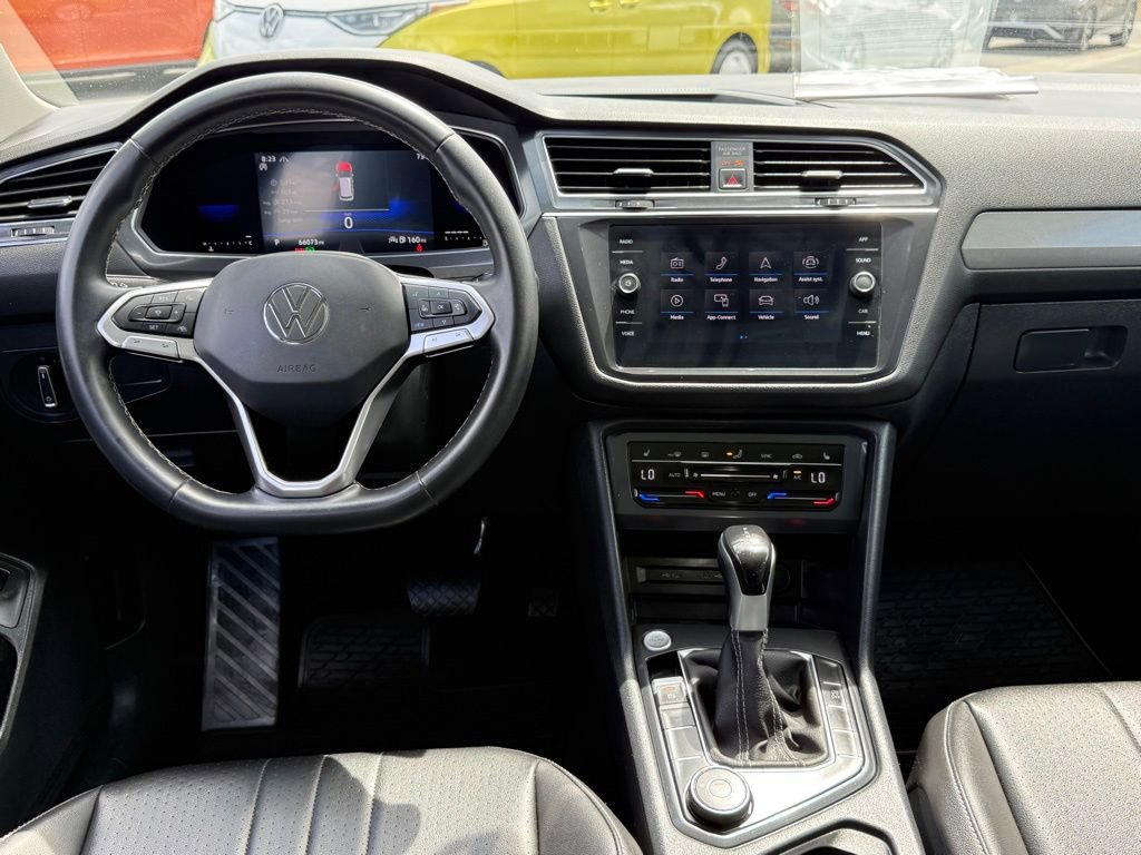 Used 2022 Volkswagen Tiguan SE w/ Panoramic Sunroof Package image 28