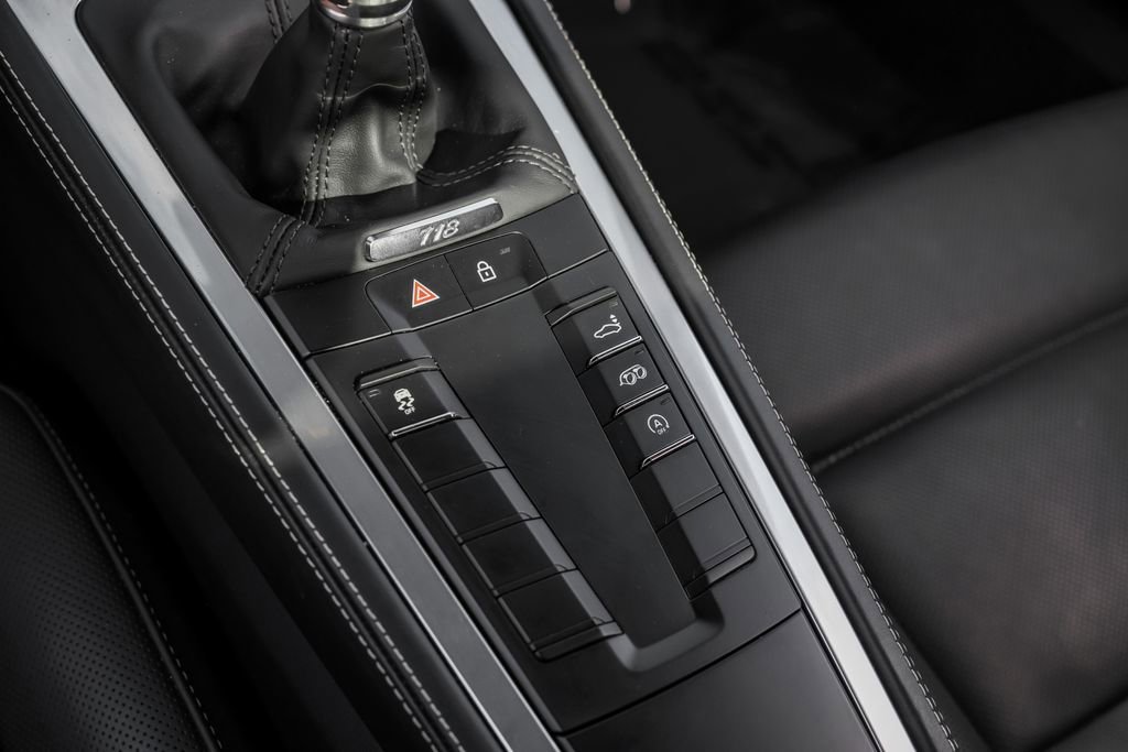 Used 2025 Porsche 718 Cayman RWD image 19