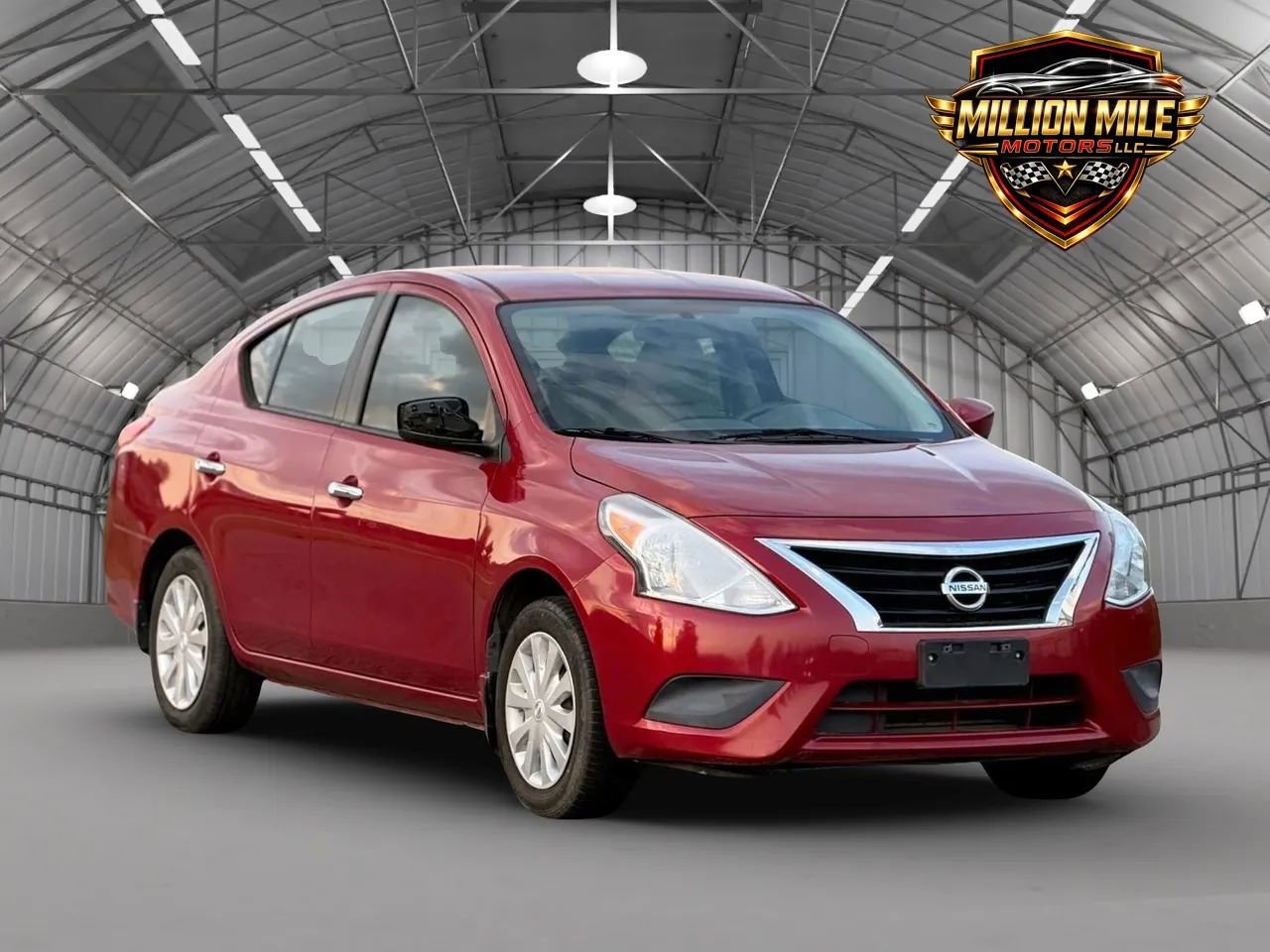 Used 2015 Nissan Versa SV FWD image 1