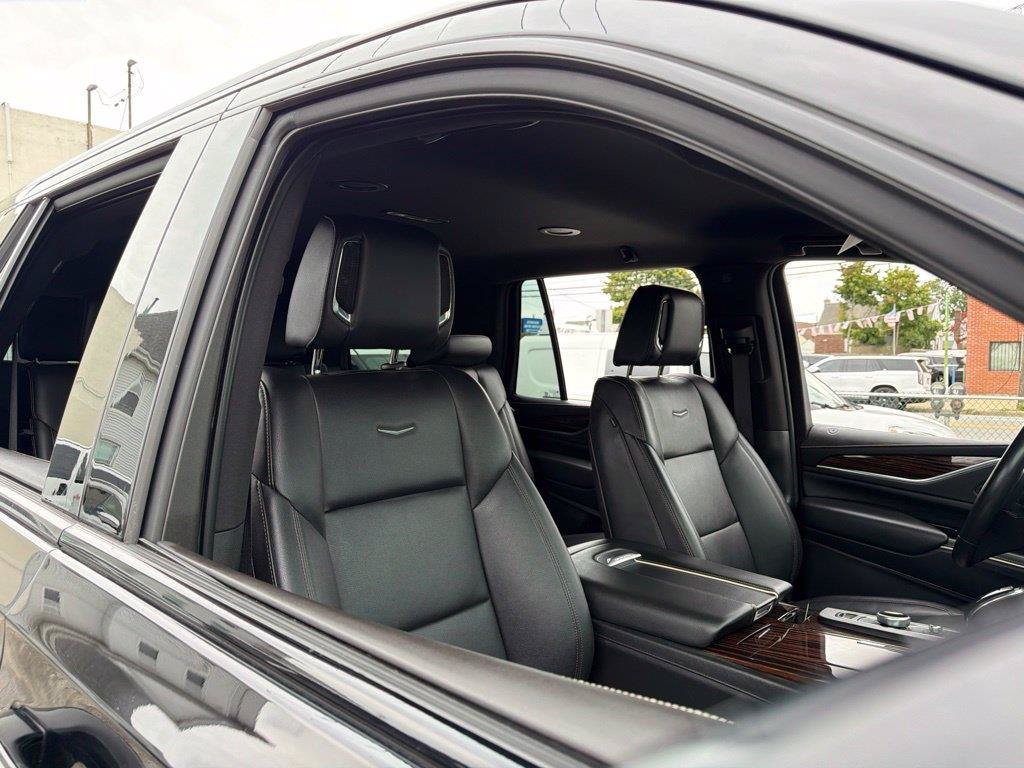 Used 2023 Cadillac Escalade Luxury AWD/4WD image 18