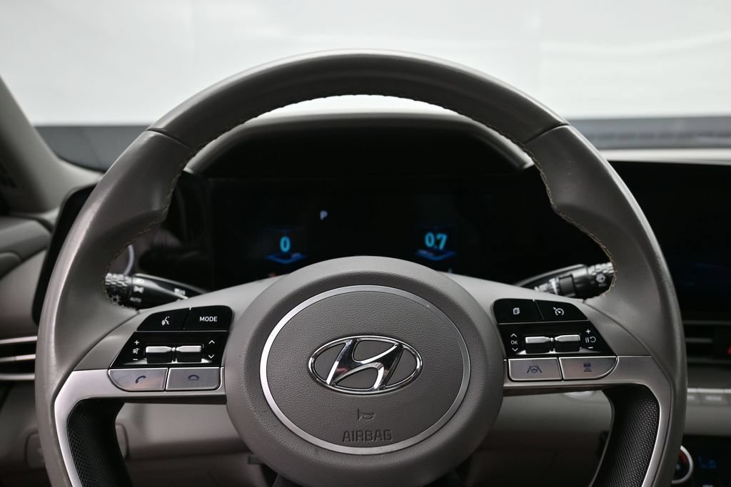 Used 2023 Hyundai Elantra SEL w/ Convenience Package FWD image 12