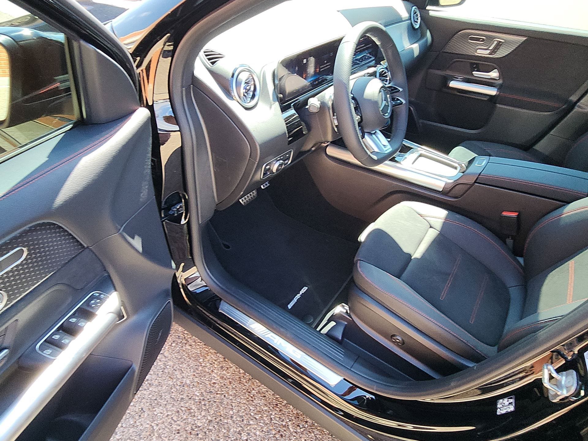 New 2025 Mercedes-Benz GLA 35 AMG 4MATIC image 15