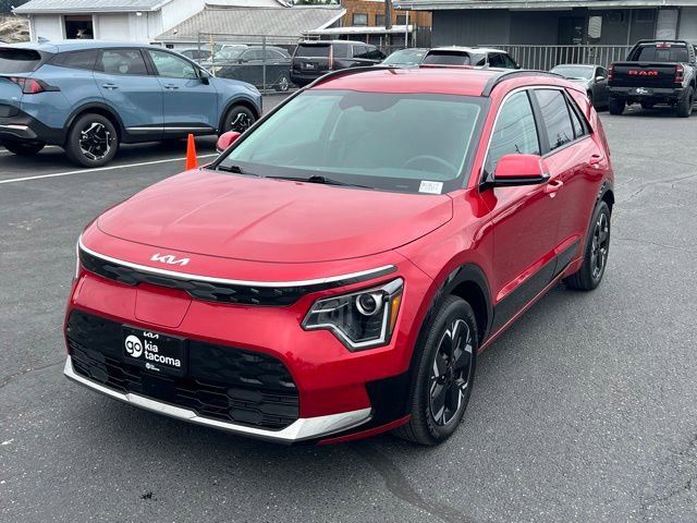 Certified 2025 Kia Niro Wind w/ Wind Preserve Package FWD image 3