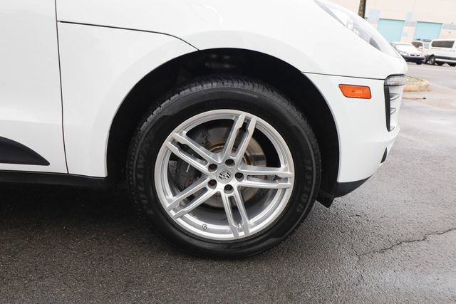 Used 2018 Porsche Macan Base image 24