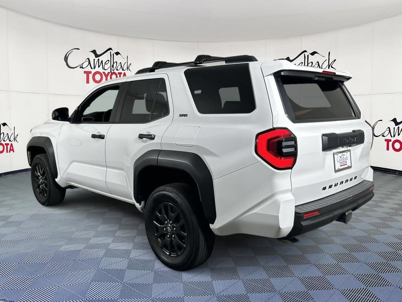 Used 2025 Toyota 4Runner SR5 AWD/4WD image 5