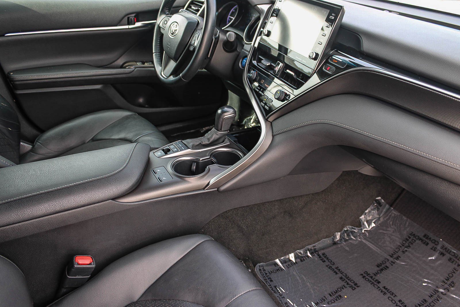 Used 2022 Toyota Camry XSE image 17