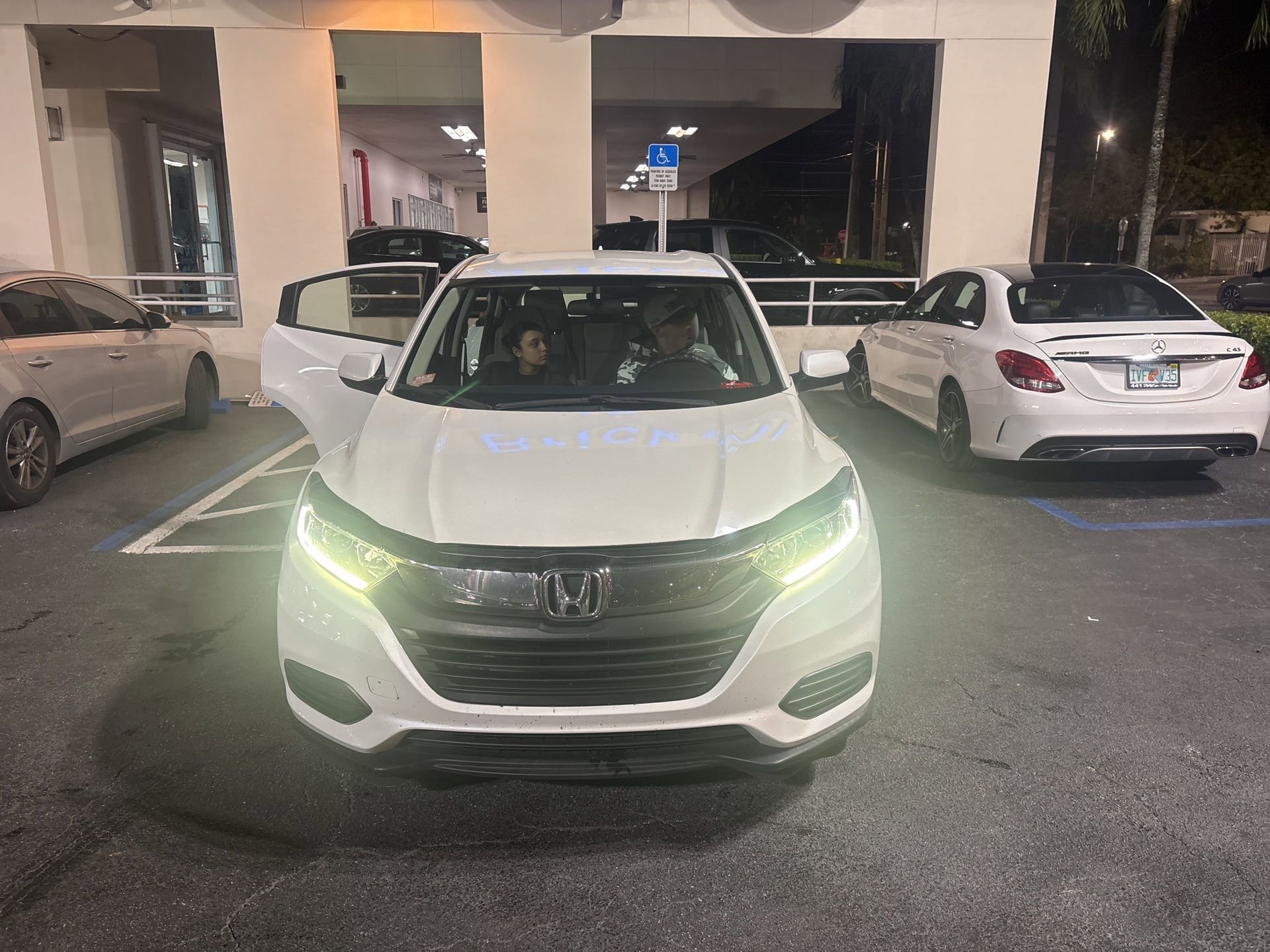 Used 2022 Honda HR-V LX image 2