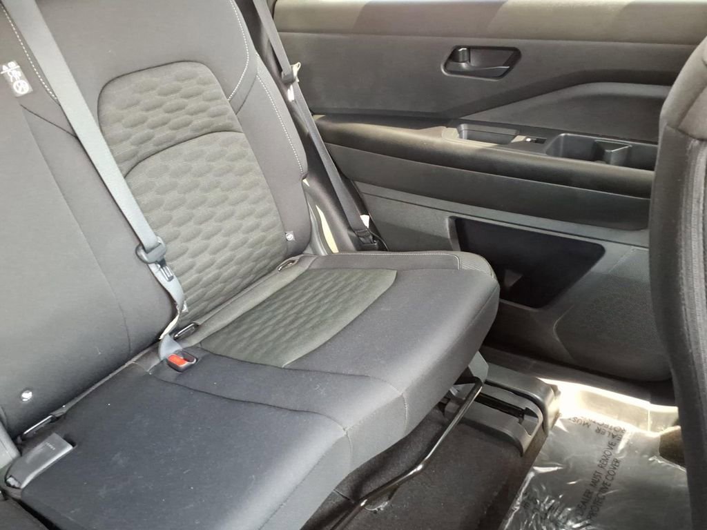 Used 2024 Nissan Pathfinder S FWD image 19