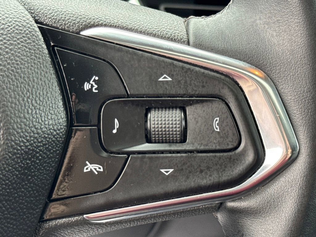 Used 2024 Chevrolet Trax LT w/ Sunroof Package FWD image 36