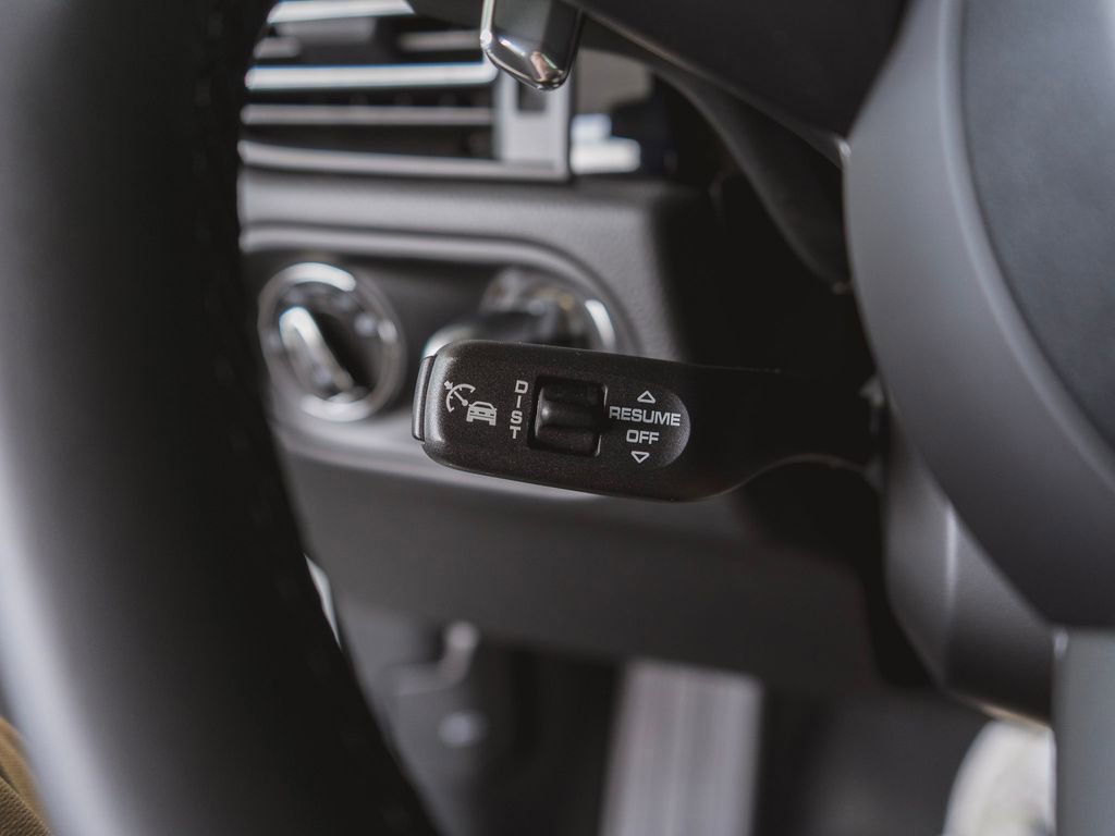 New 2025 Porsche Macan image 19