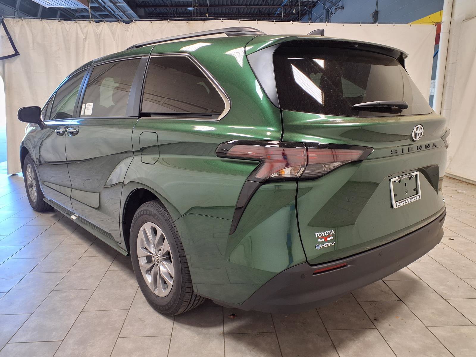 New 2026 Toyota Sienna XLE image 7