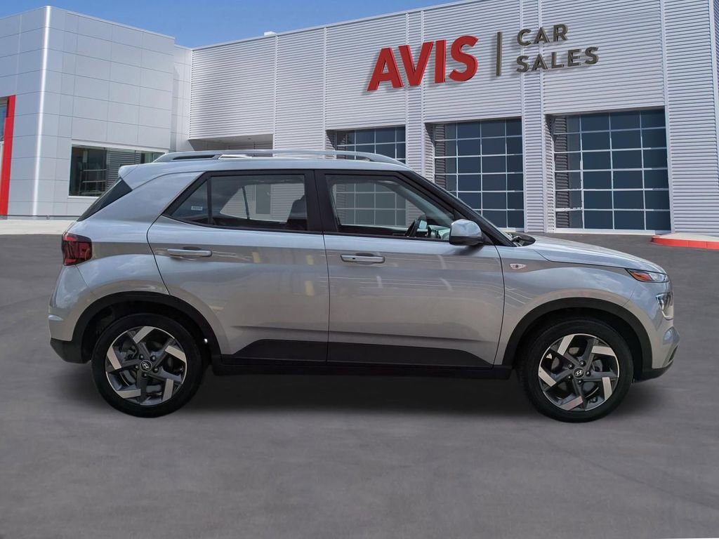 Used 2025 Hyundai Venue SEL FWD image 5