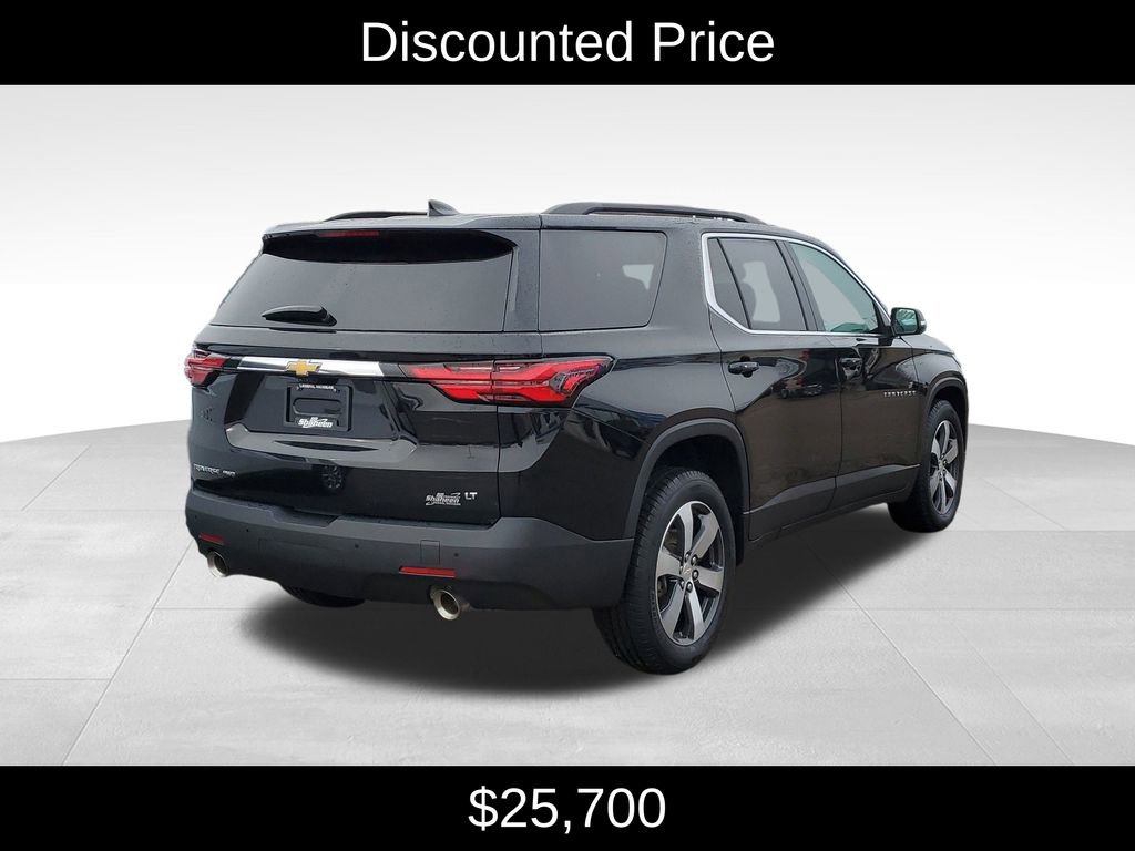 Used 2022 Chevrolet Traverse LT w/ LT Premium Package image 3