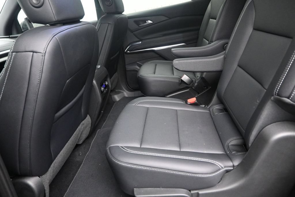 Used 2026 Chevrolet Traverse LT FWD image 14