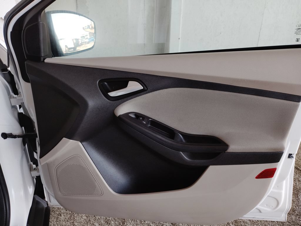 Used 2013 Ford Focus SE FWD image 11