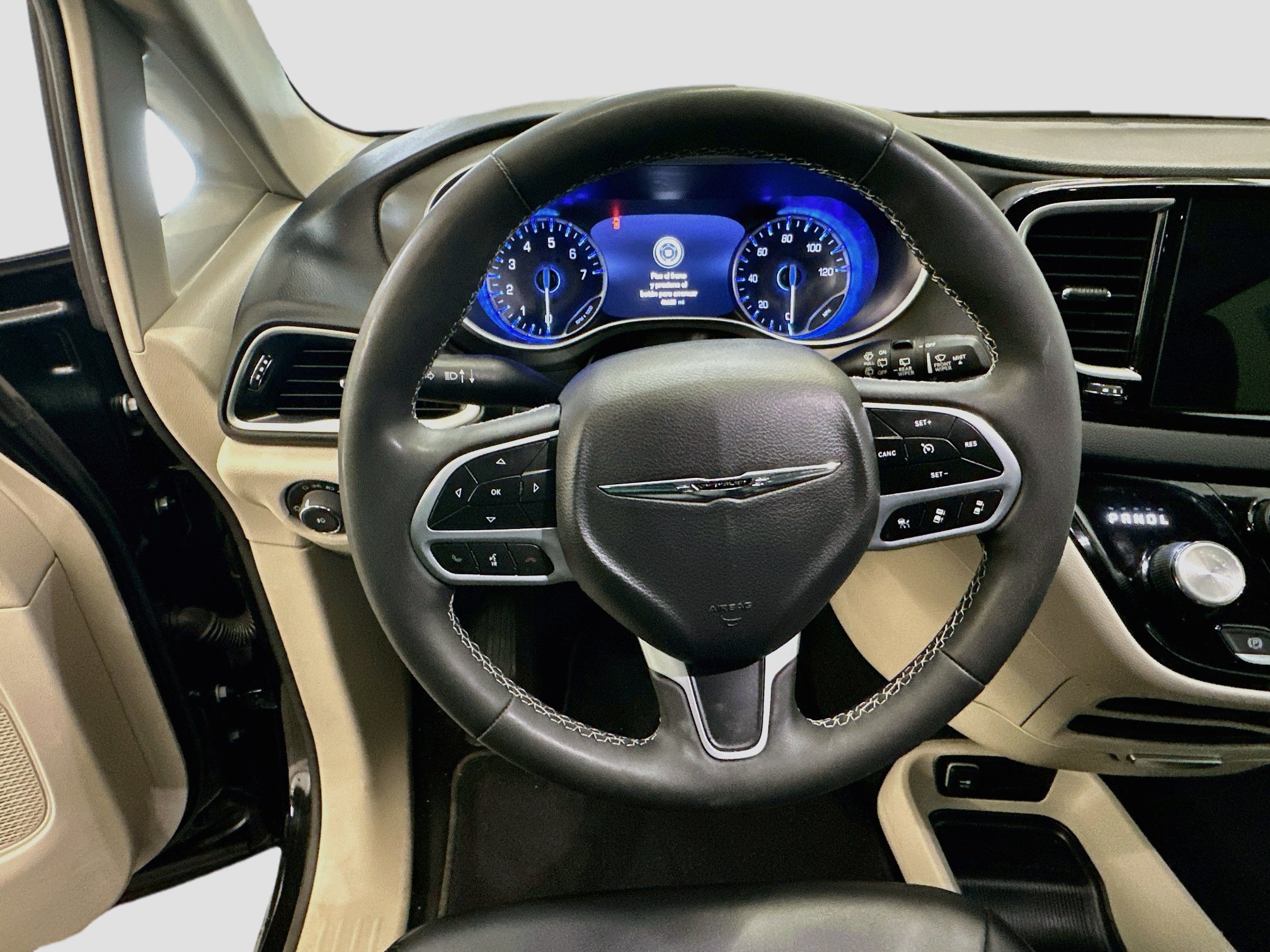 Used 2023 Chrysler Pacifica Touring-L FWD image 18
