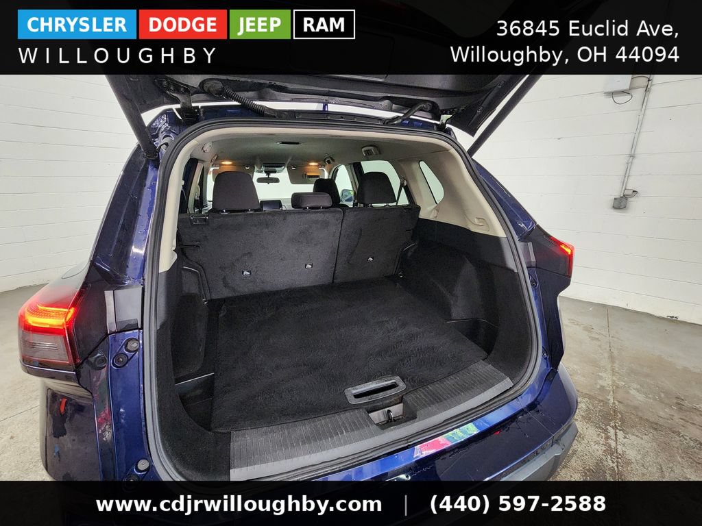 Used 2024 Nissan Rogue SV AWD/4WD image 31