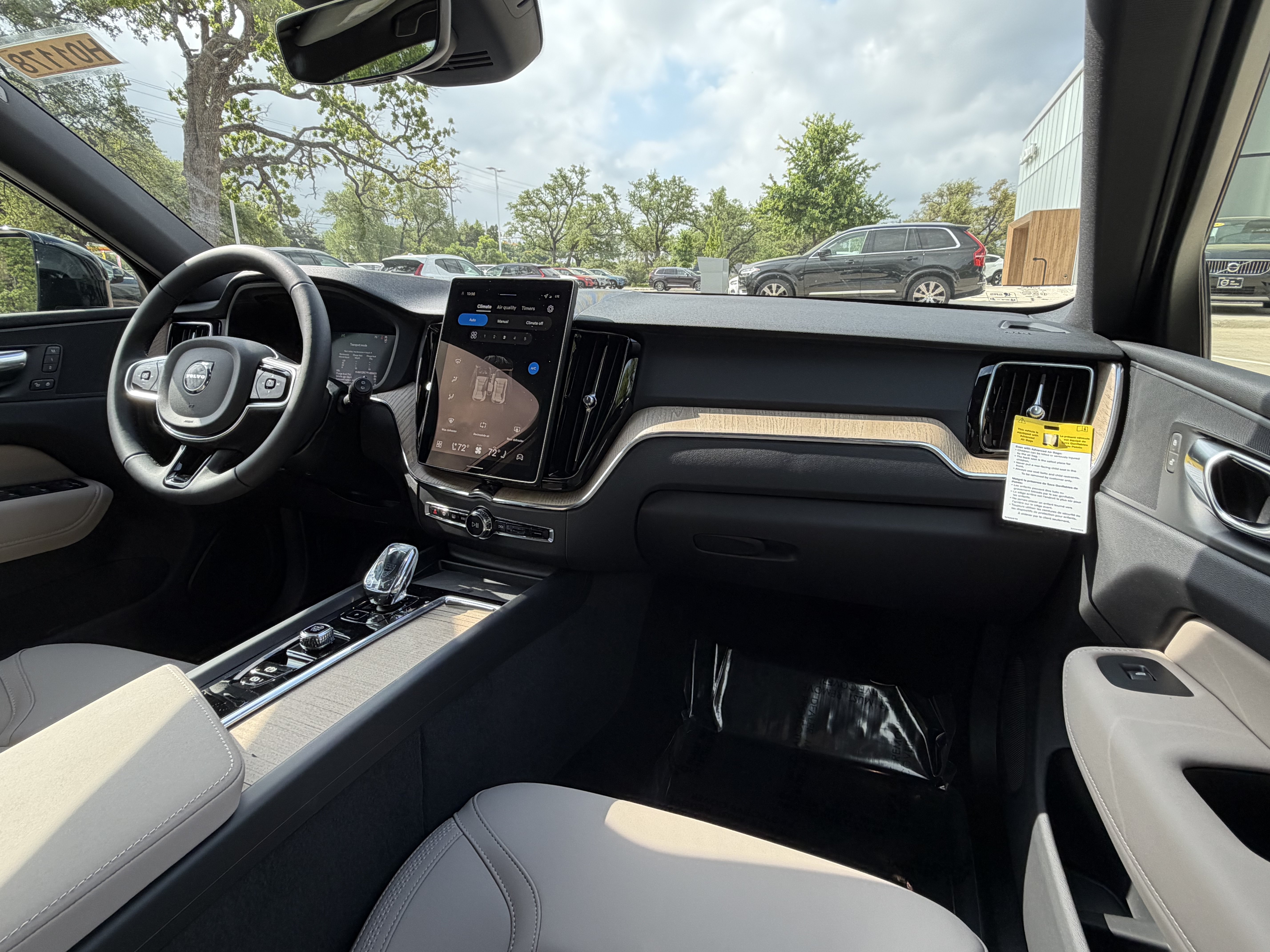 New 2026 Volvo XC60 B5 Plus w/ Protection Package Premier AWD/4WD image 10