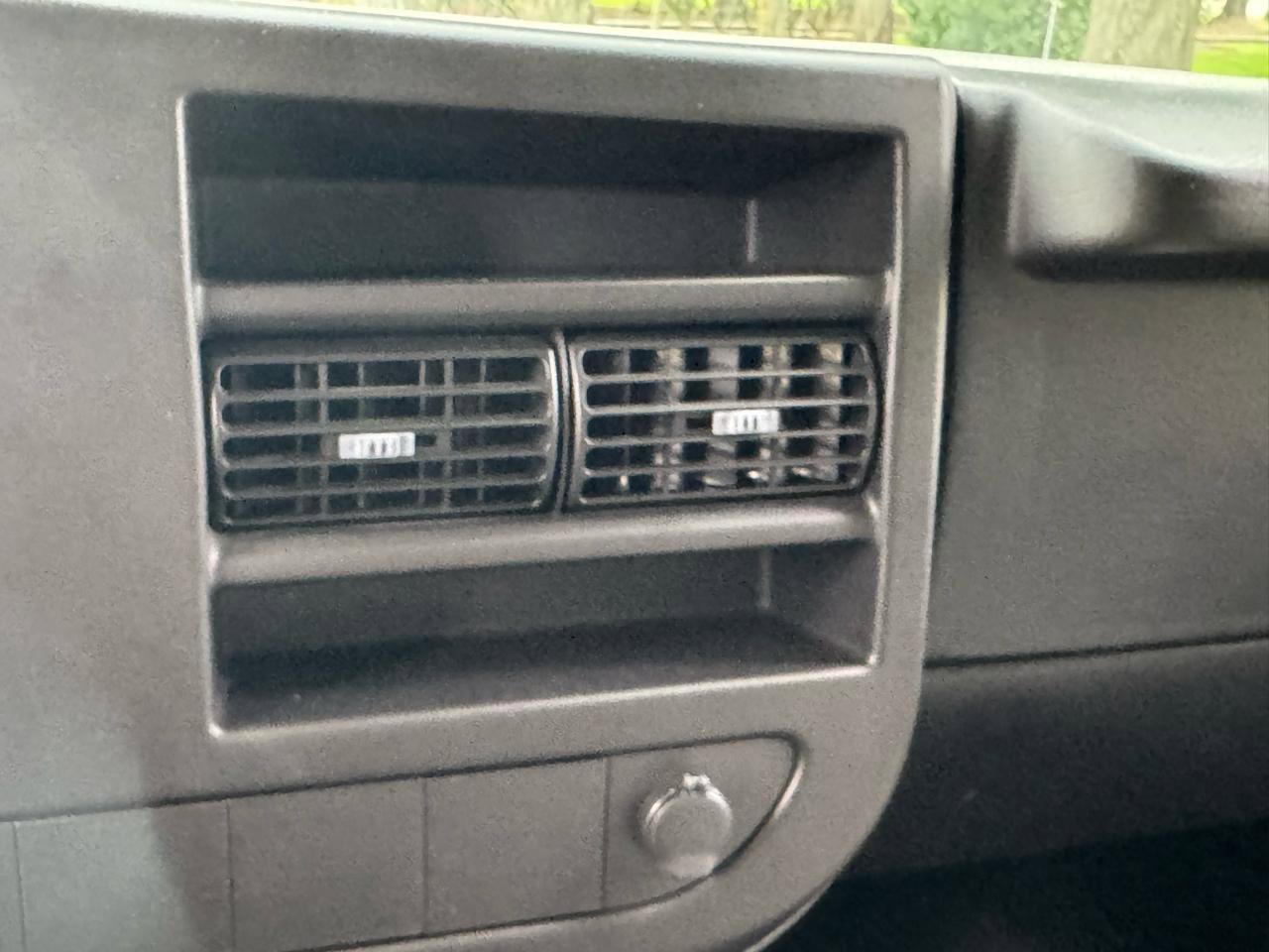 Used 2009 GMC Savana 3500 G3500 Cargo image 20