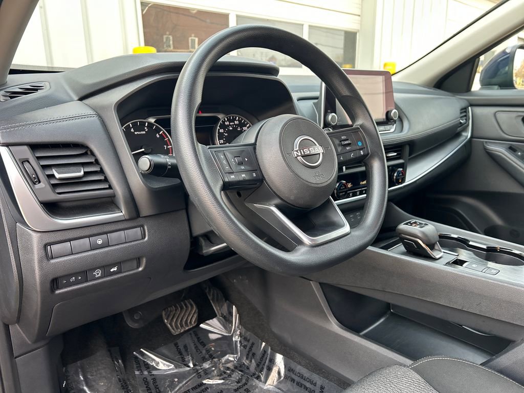 Used 2024 Nissan Rogue SV image 10