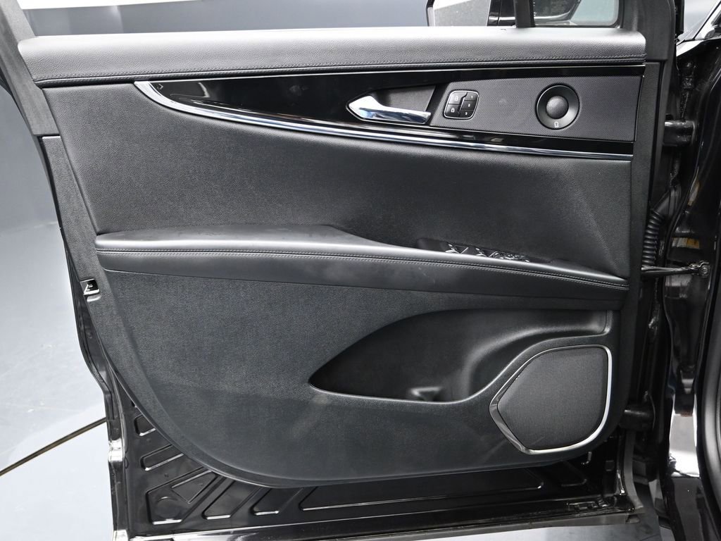 Used 2023 Lincoln Nautilus Reserve w/ Equipment Group 201A image 16