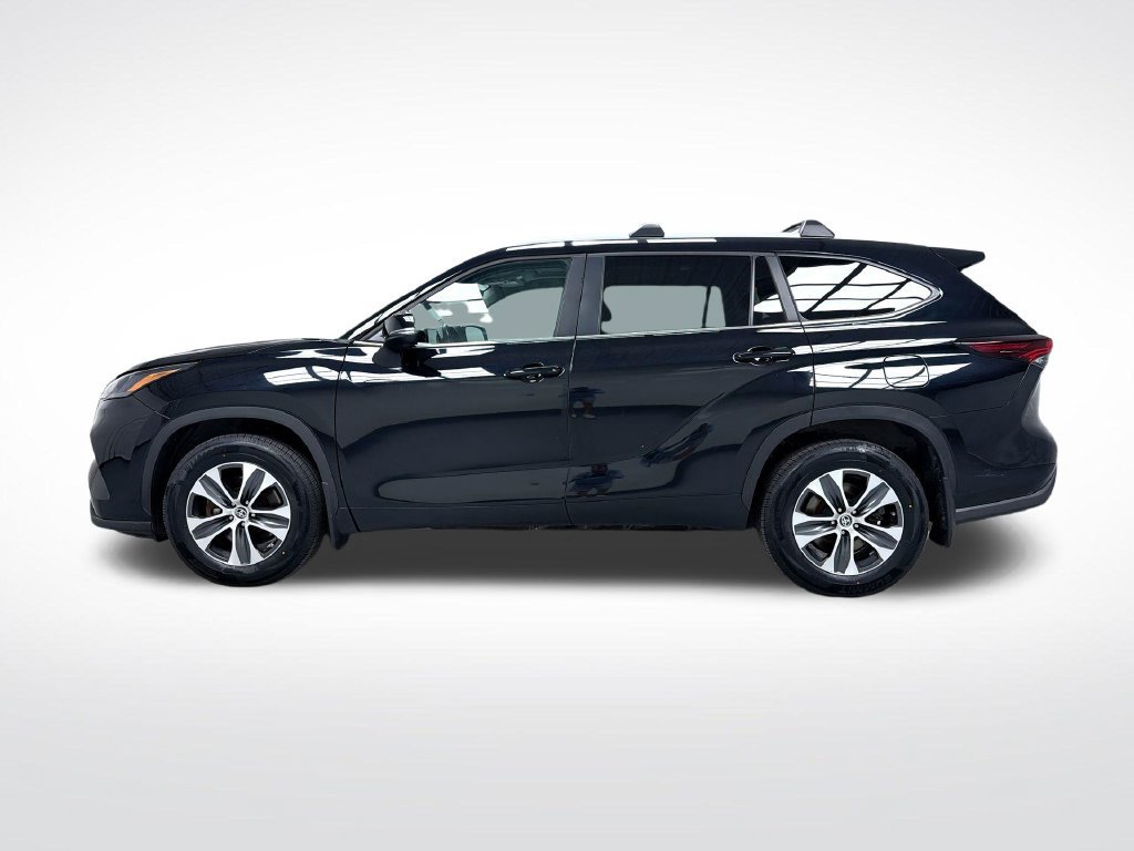 Certified 2024 Toyota Highlander XLE AWD/4WD image 2