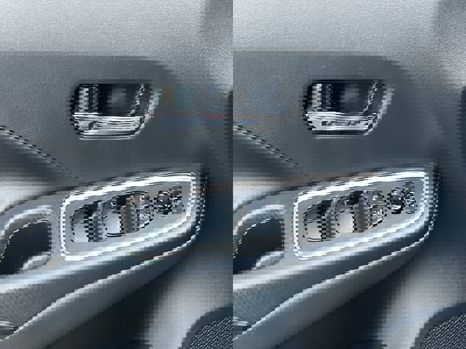 Used 2024 Nissan Versa SR image 13