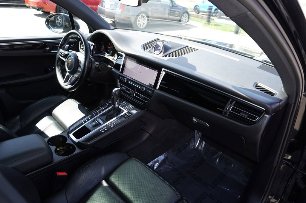 Used 2021 Porsche Macan image 30