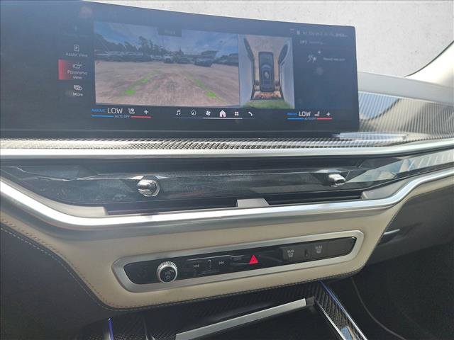 Used 2025 BMW X7 M60i AWD/4WD image 15
