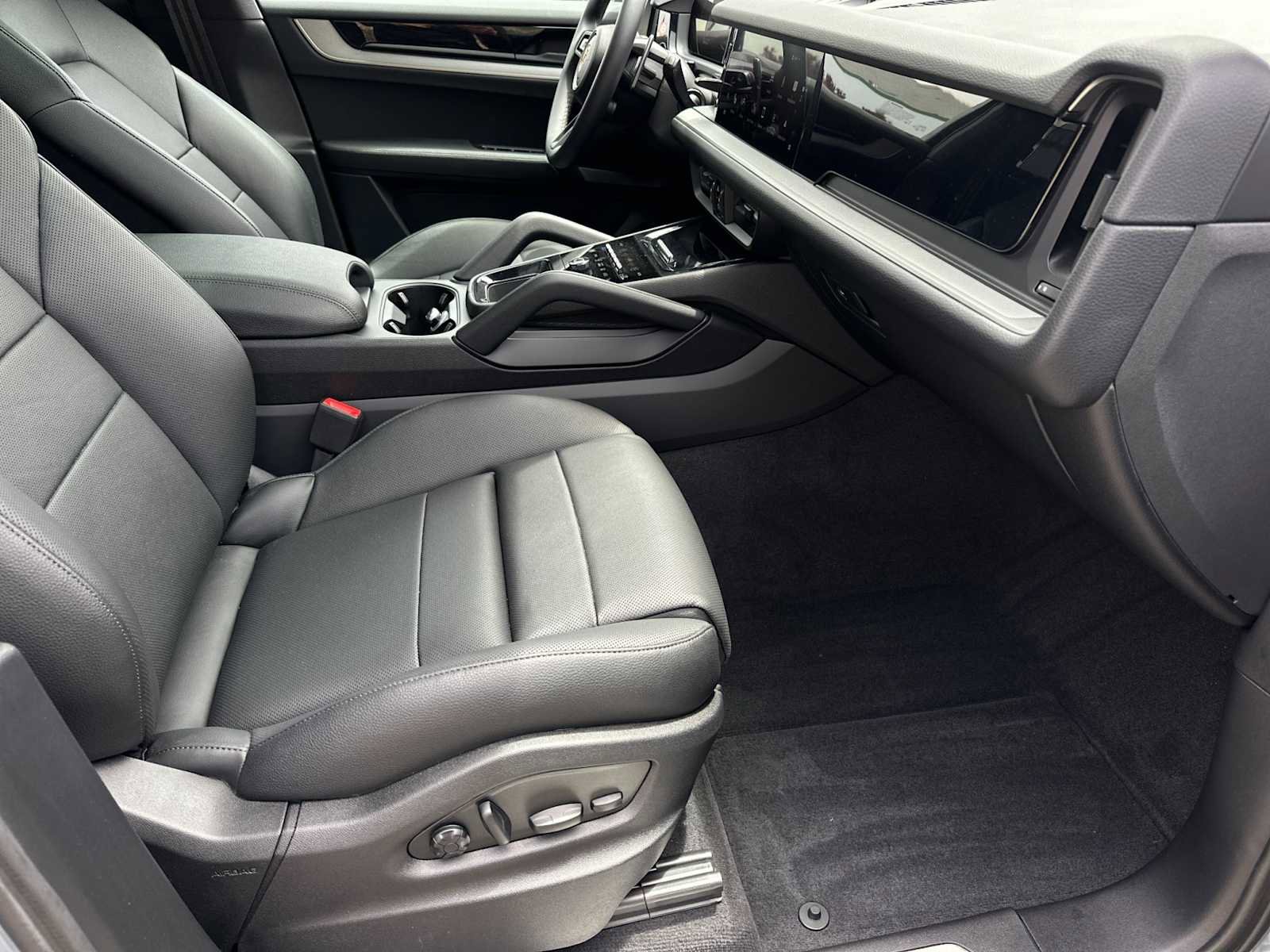 Certified 2025 Porsche Cayenne image 17