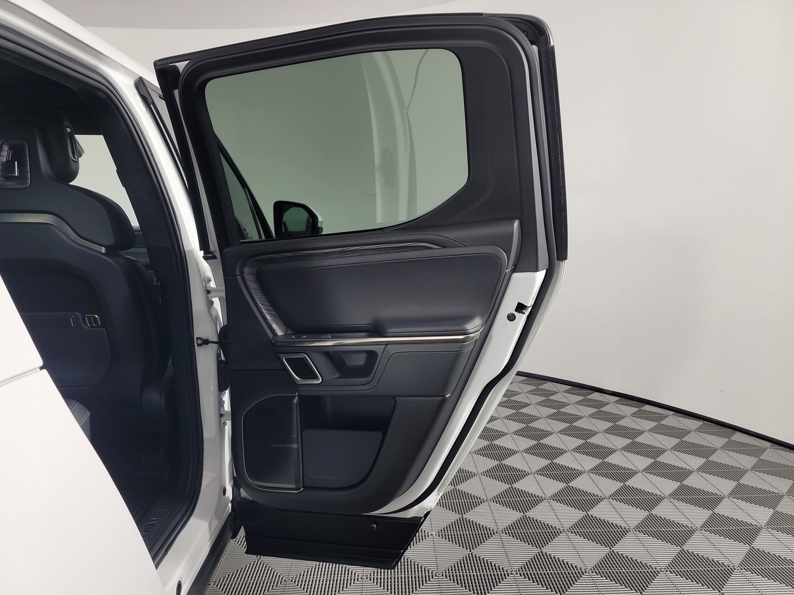 Used 2022 Rivian R1T Adventure image 19