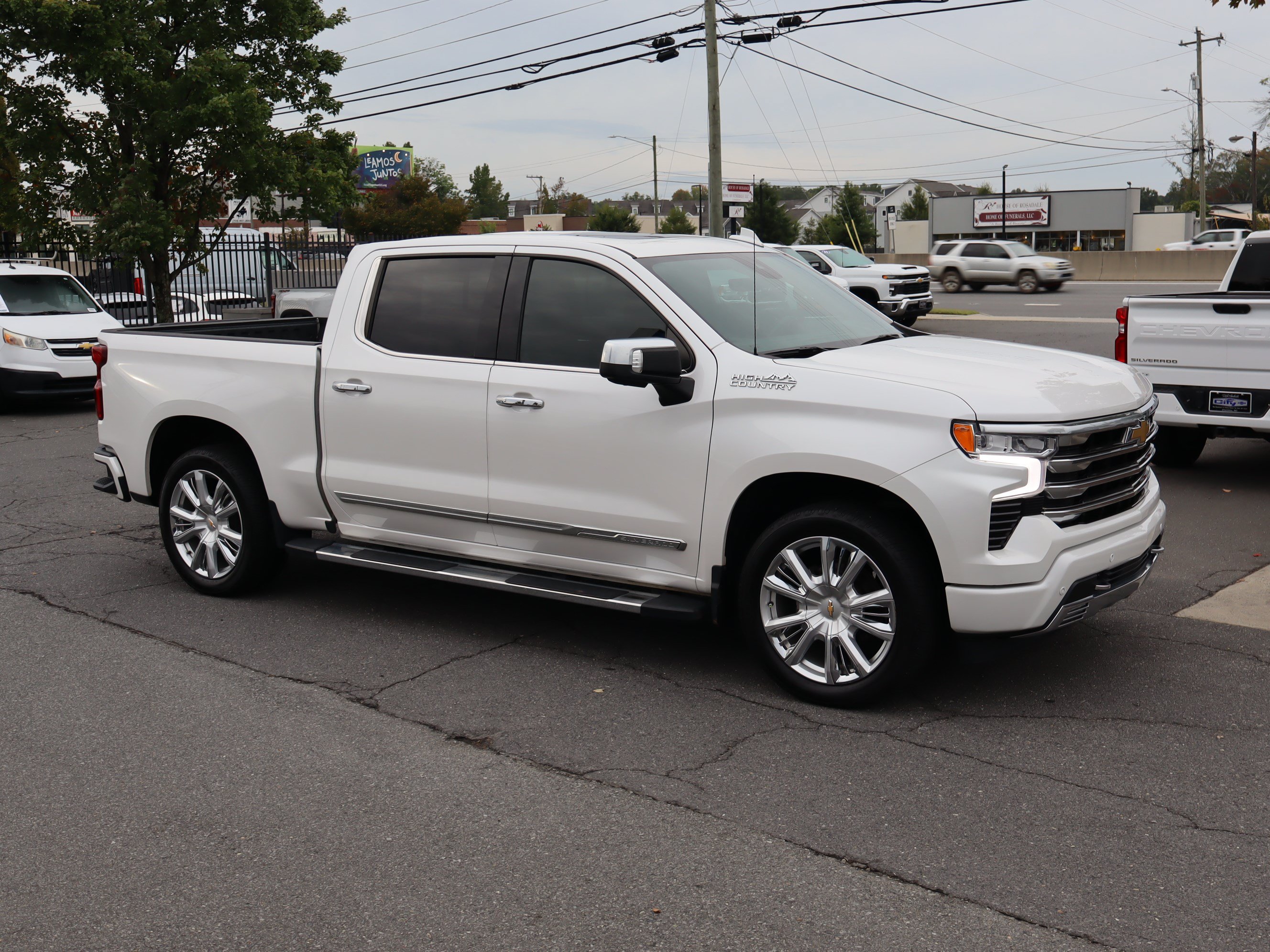 Used 2023 Chevrolet Silverado 1500 High Country w/ High Country Premium Package AWD/4WD image 2