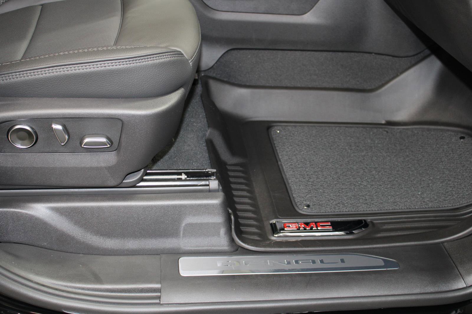 New 2026 GMC Sierra 2500 Denali w/ Denali Reserve Package image 18