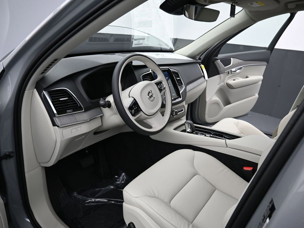 New 2025 Volvo XC90 T8 Plus w/ Protection Package Premier image 16