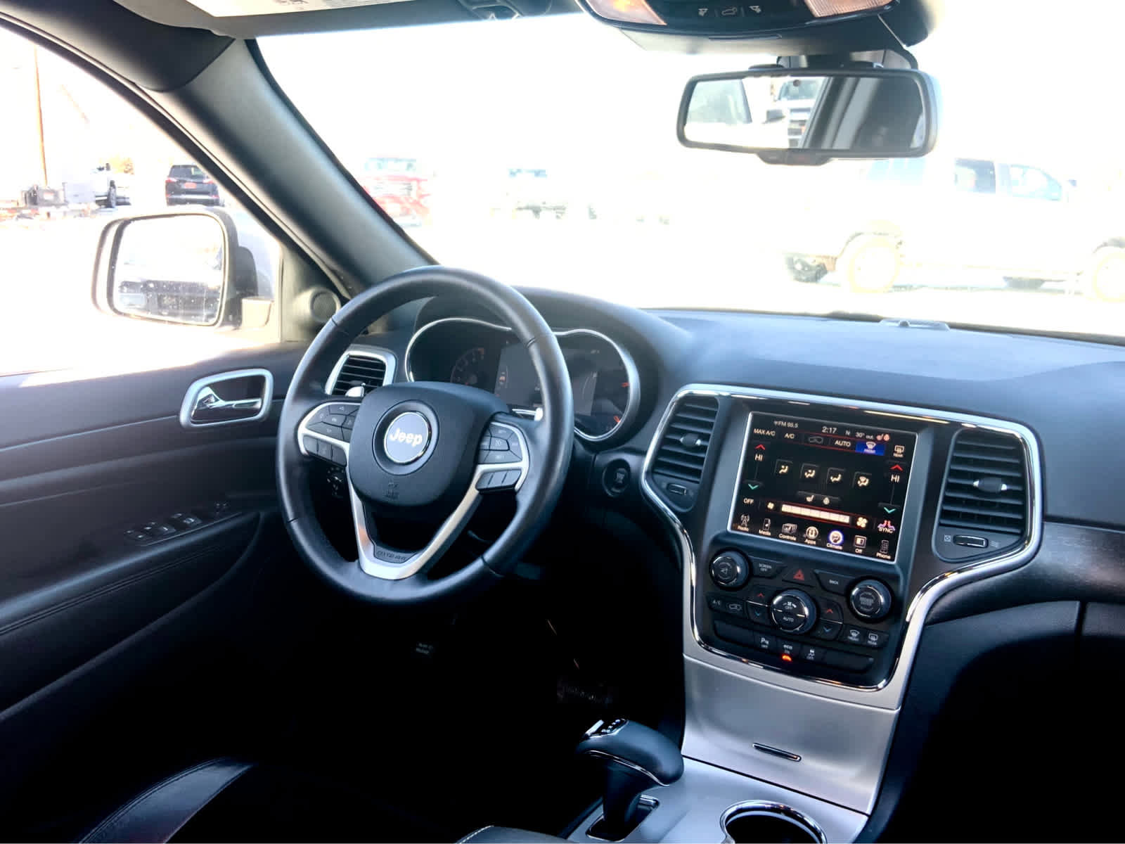 Used 2015 Jeep Grand Cherokee Altitude image 36