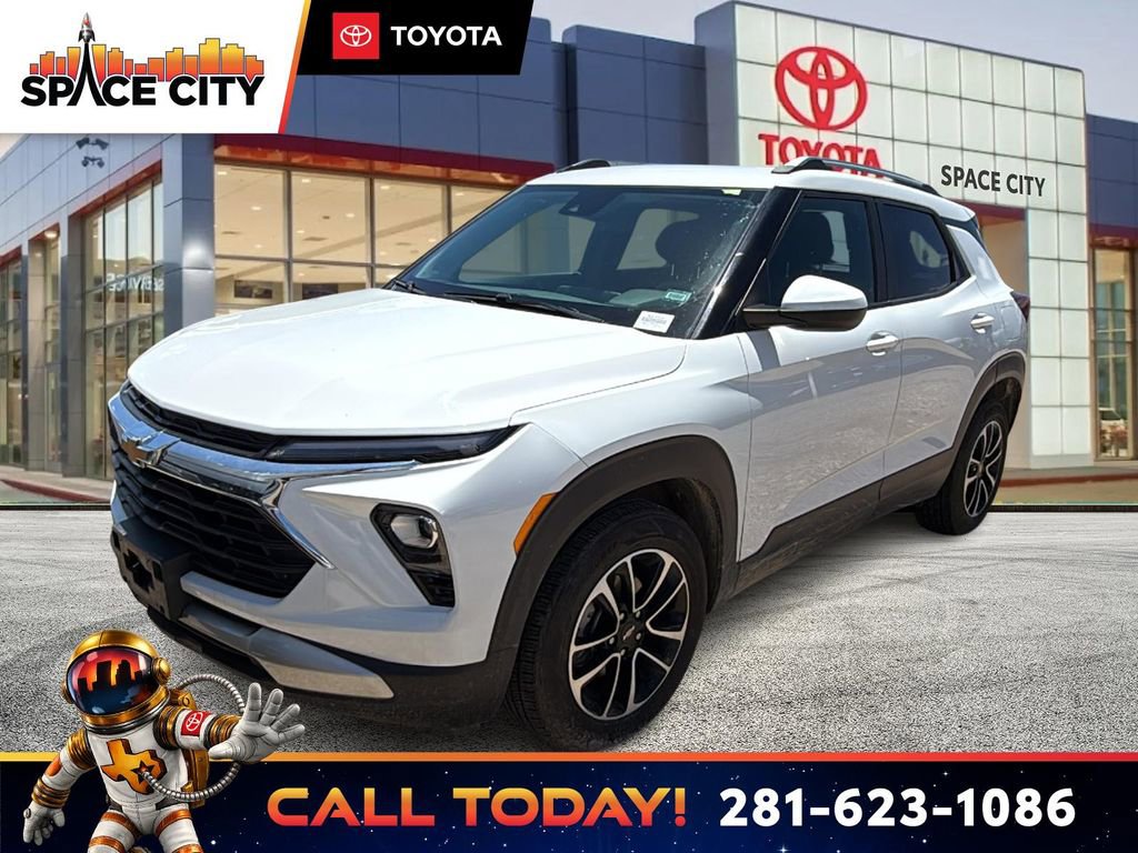 Used 2024 Chevrolet TrailBlazer LT FWD image 1