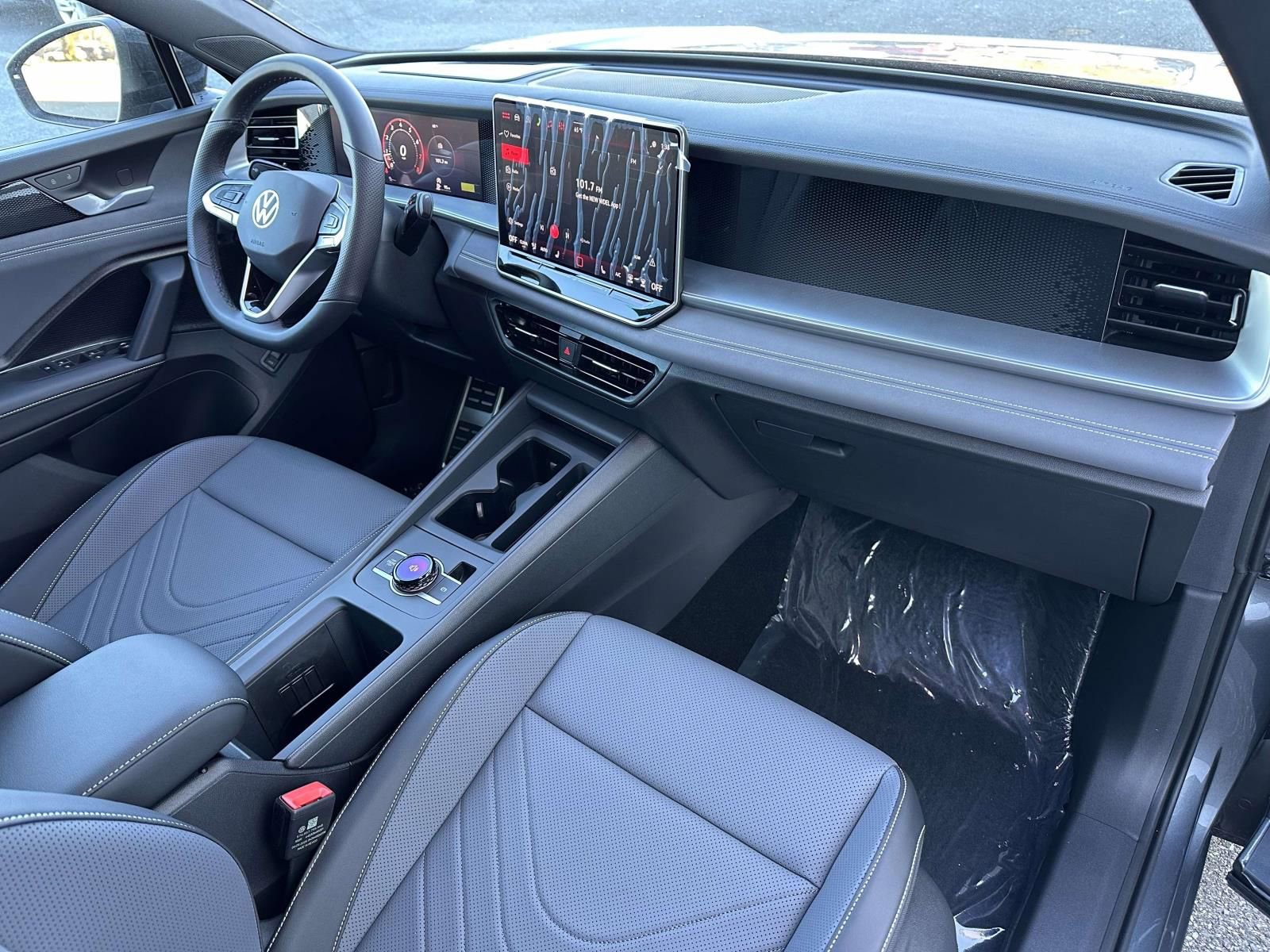 New 2026 Volkswagen Tiguan SE R-Line image 12