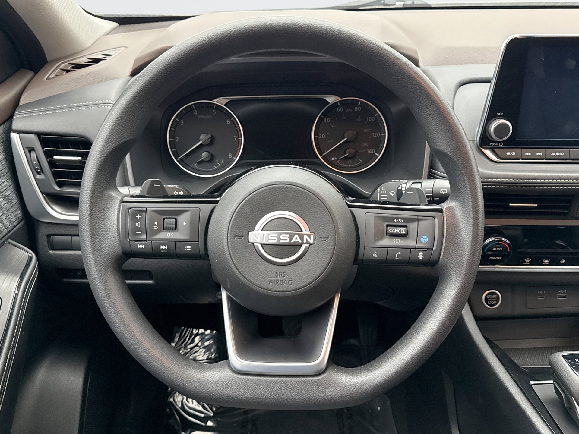 Used 2023 Nissan Rogue SV image 12