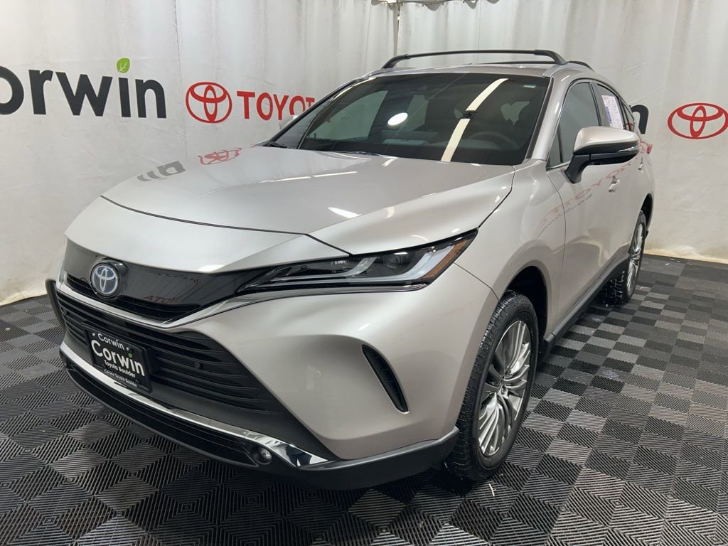 Used 2024 Toyota Venza LE image 3