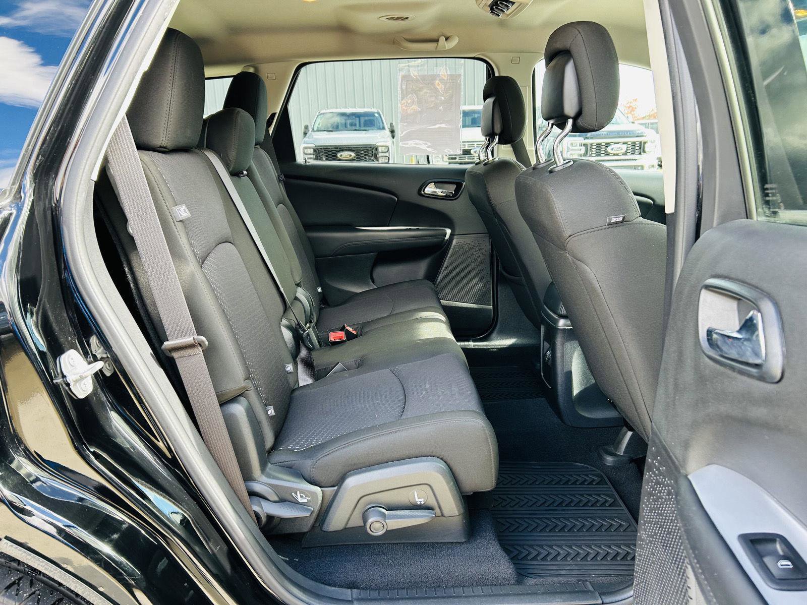 Used 2019 Dodge Journey SE w/ Mopar Chrome Accent Package image 24