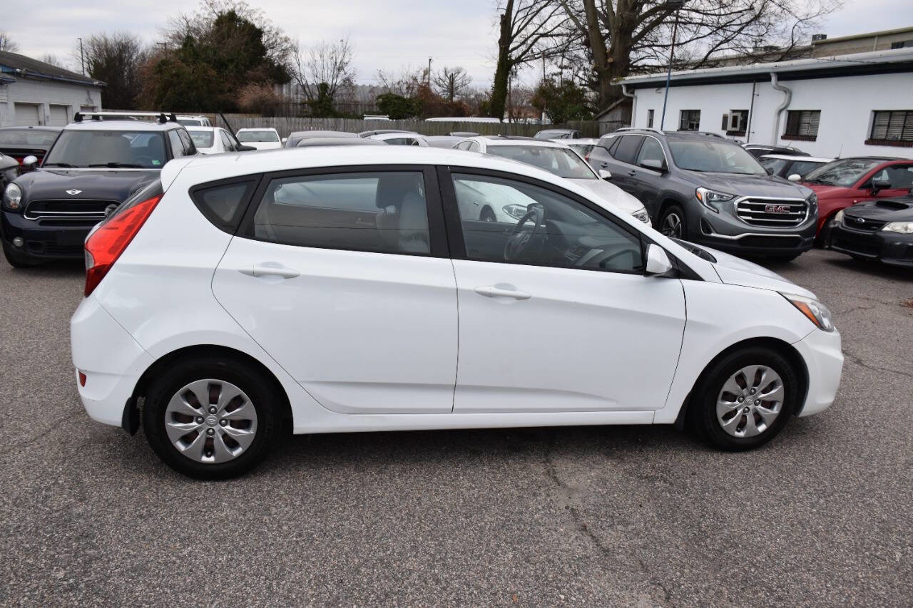 Used 2017 Hyundai Accent SE image 4