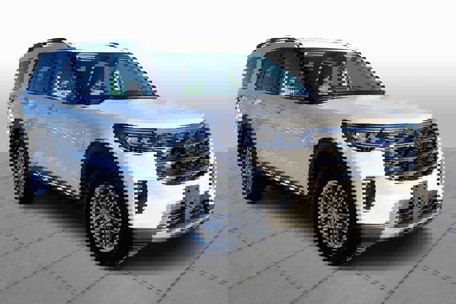 Used 2025 Ford Explorer Active w/ Active Comfort Package image 3