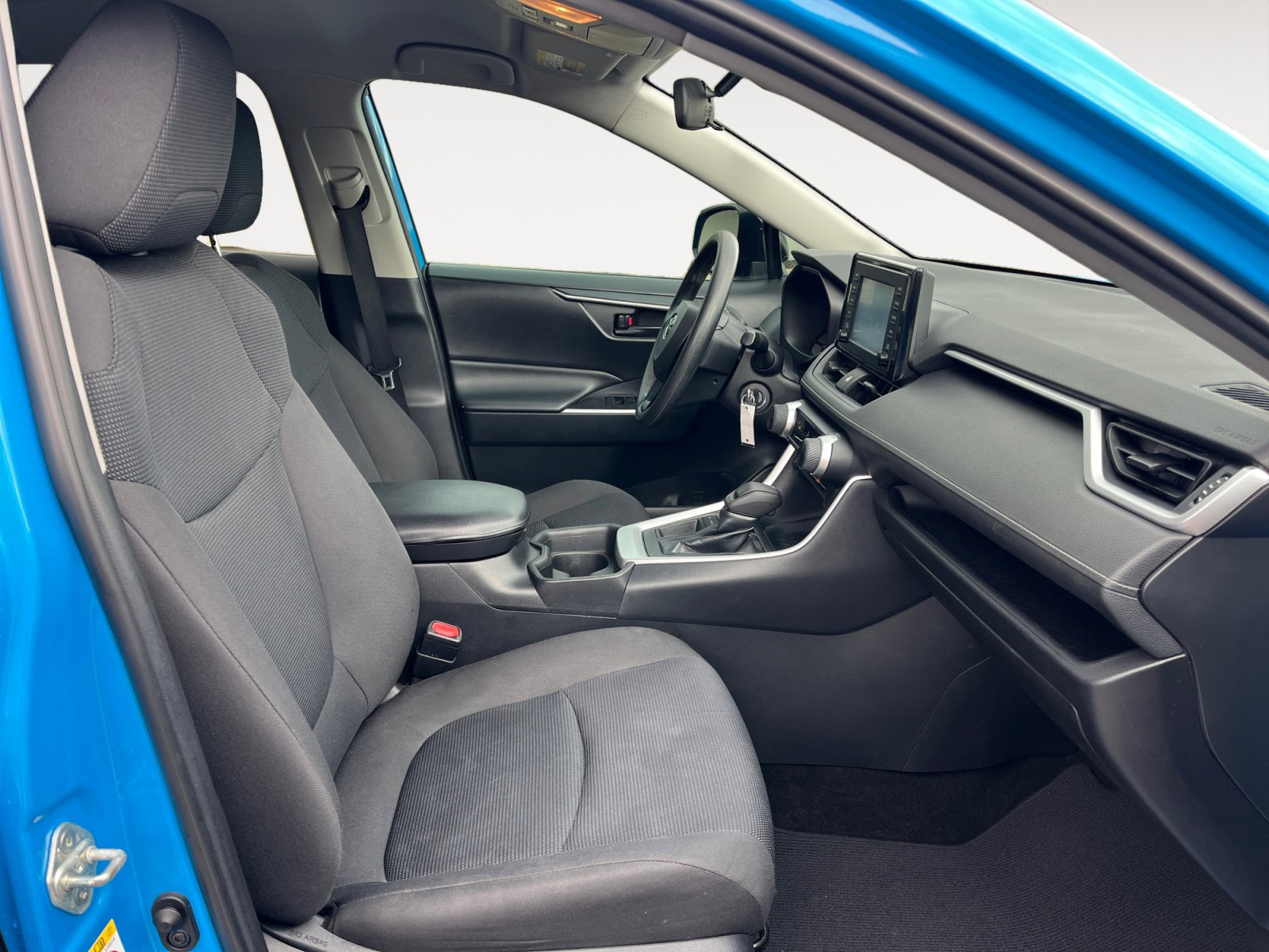 Used 2019 Toyota RAV4 LE FWD image 16