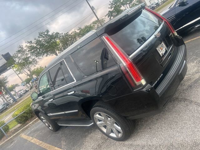 Used 2018 Cadillac Escalade Luxury image 3